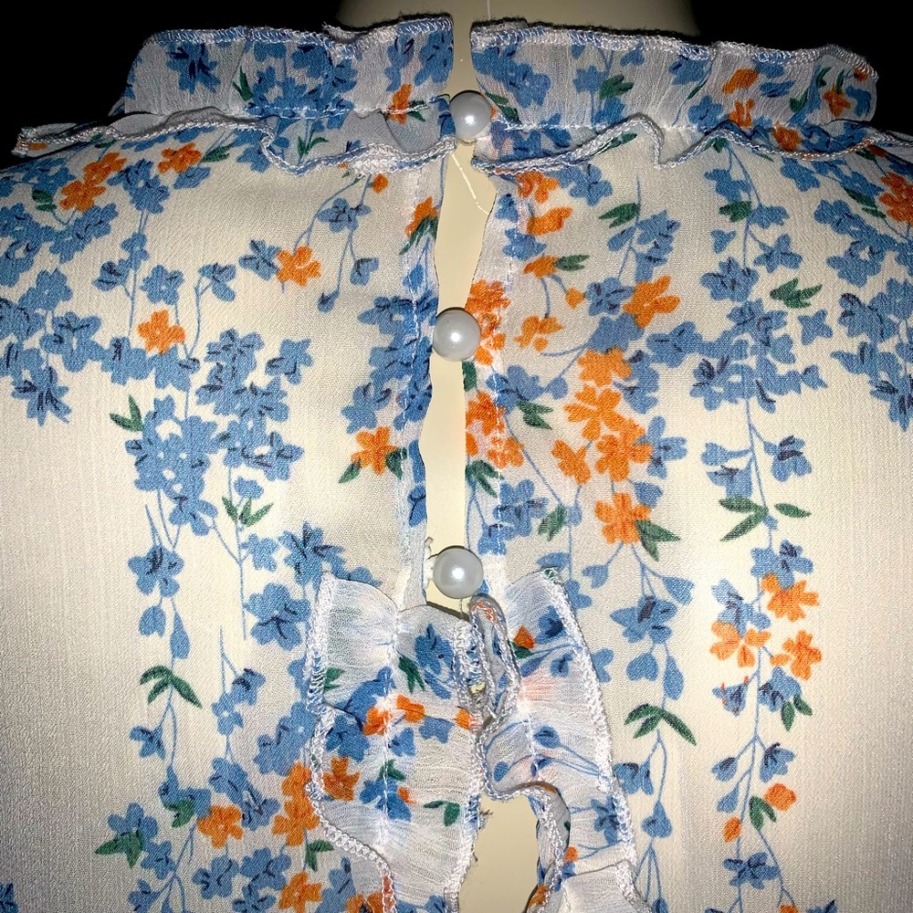 Gorgeous DITSY floral cutout back dress with the cutest details Small - Picture 9 of 10